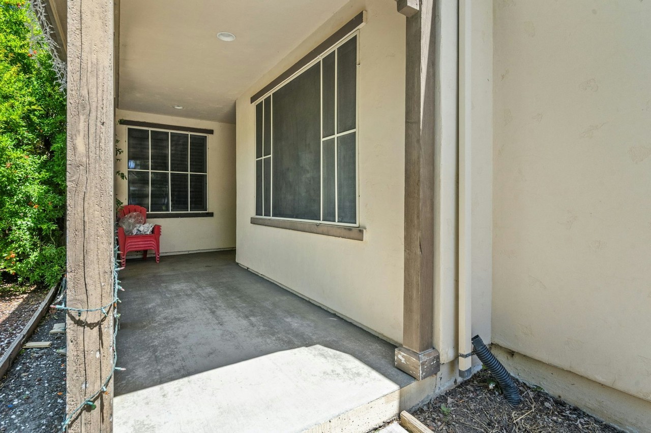 507 Burk Place - Photo 4 of 39