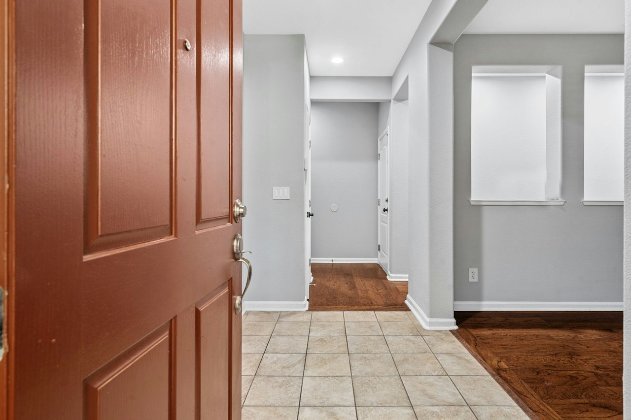 507 Burk Place - Photo 5 of 39