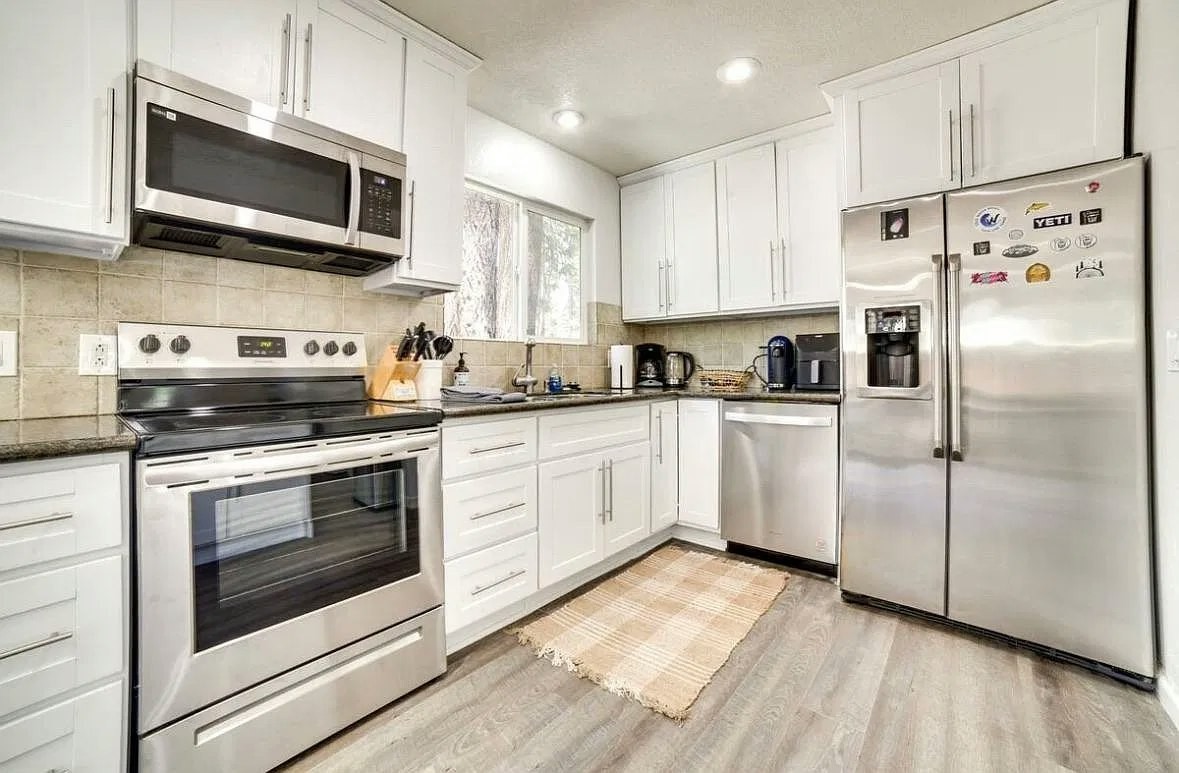 851 Los Angeles Ave - Photo 2 of 22