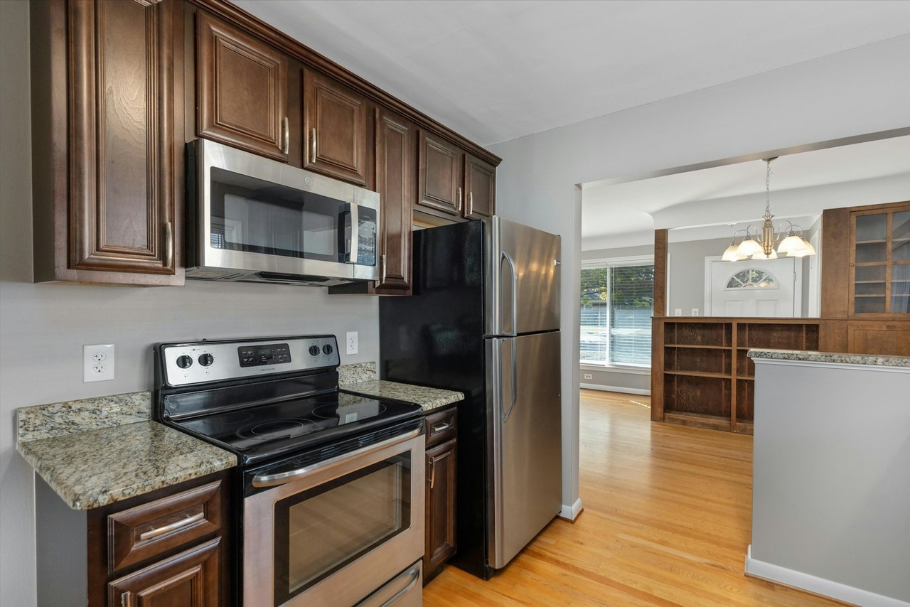 1425 Genesee Avenue - Photo 5 of 30