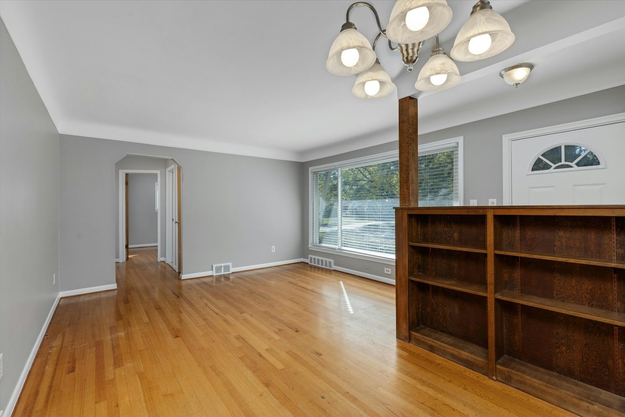 1425 Genesee Avenue - Photo 7 of 30