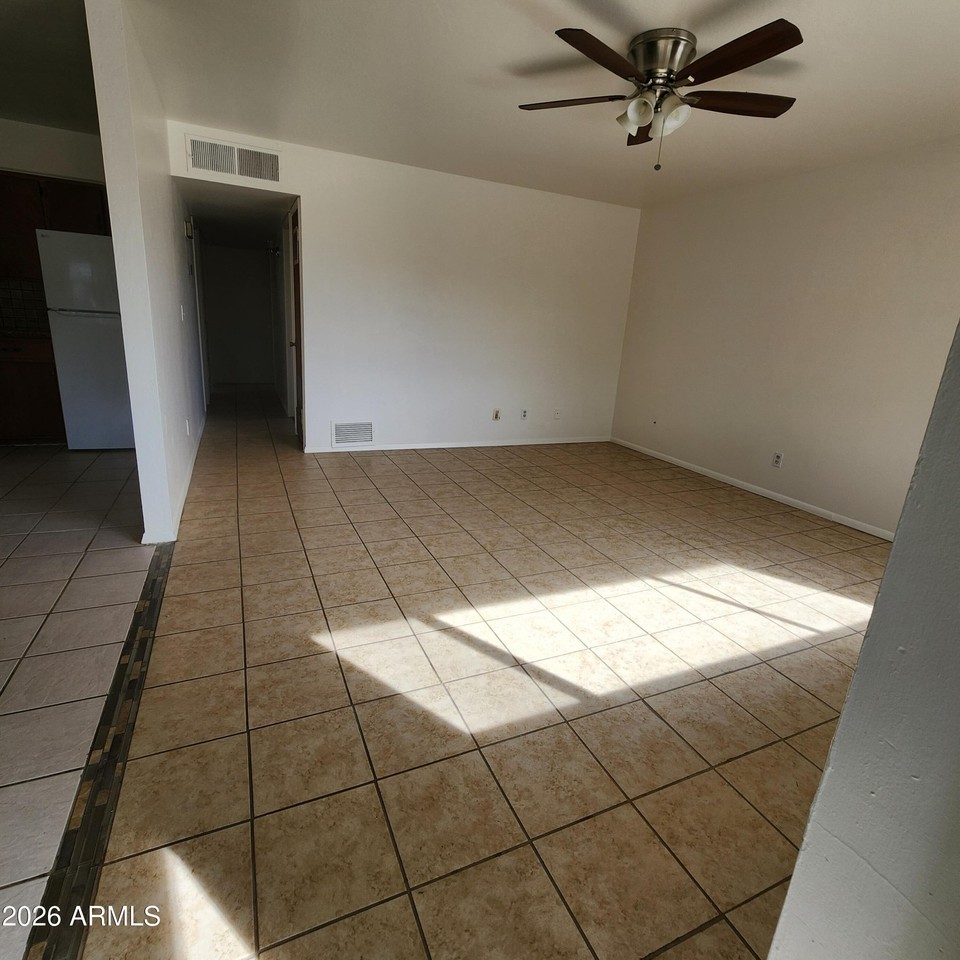 414 N Oxbow Dr - Photo 4 of 13