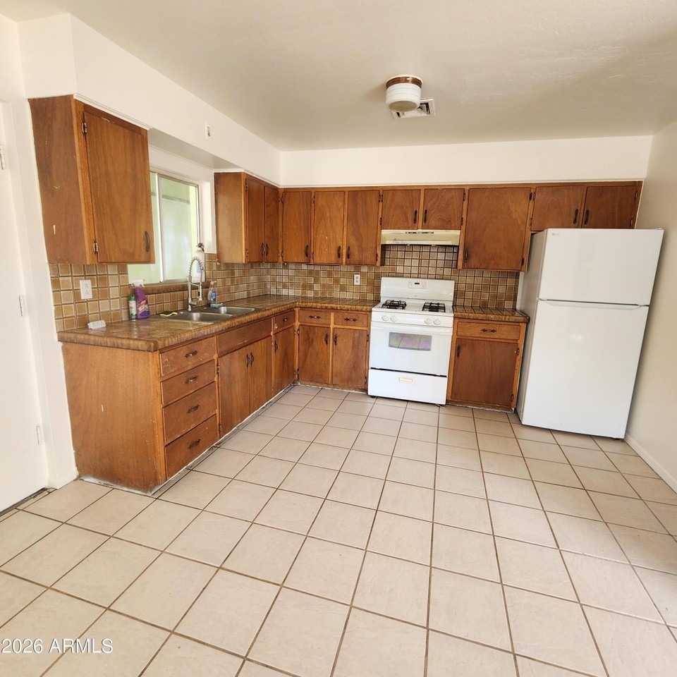 414 N Oxbow Dr - Photo 6 of 13