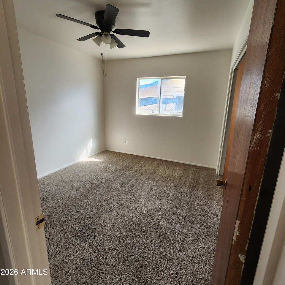 414 N Oxbow Dr - Photo 7 of 13