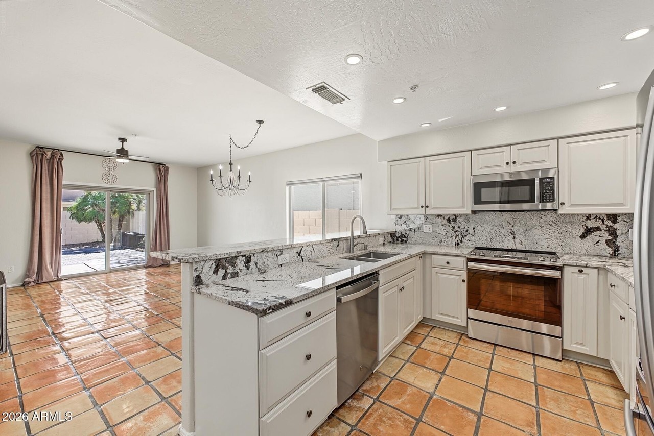 10075 E Friess Dr - Photo 5 of 22