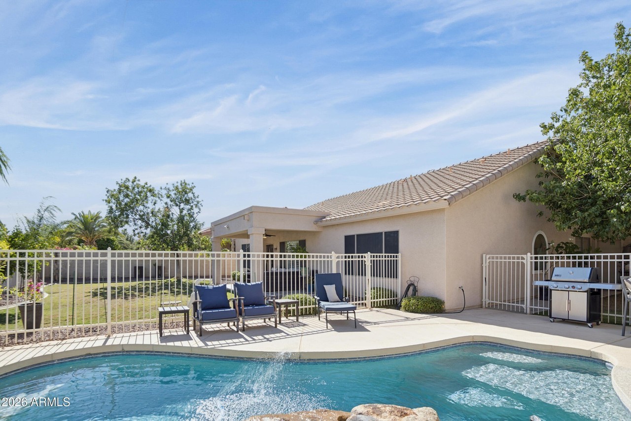 1491 W Bartlett Way - Photo 4 of 50