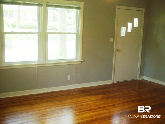 460 Liberty St - Photo 5 of 24