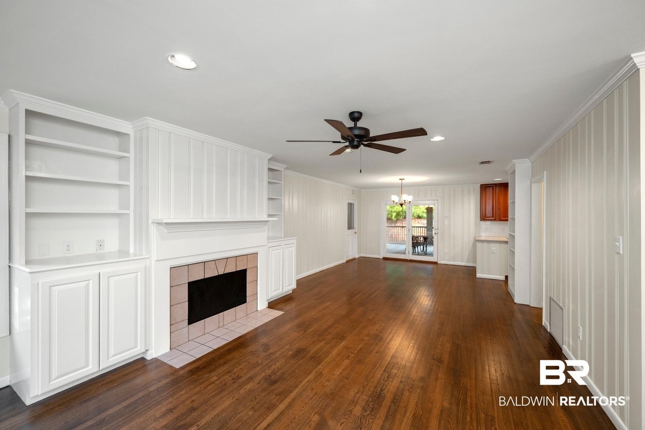 25 Laurel Ave - Photo 3 of 28