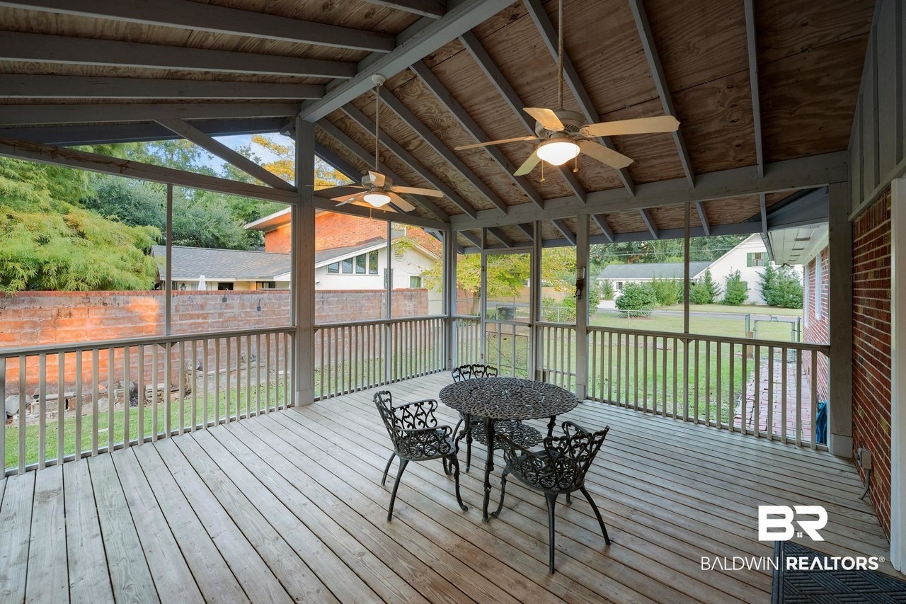 25 Laurel Ave - Photo 7 of 28