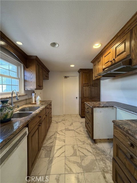 17391 Elm St - Photo 3 of 8
