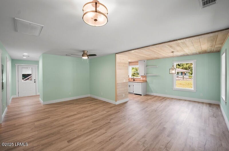 31 Staffwood Rd - Photo 4 of 27