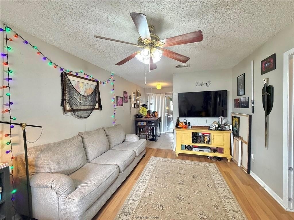 1531 Hillside Dr - Photo 2 of 9