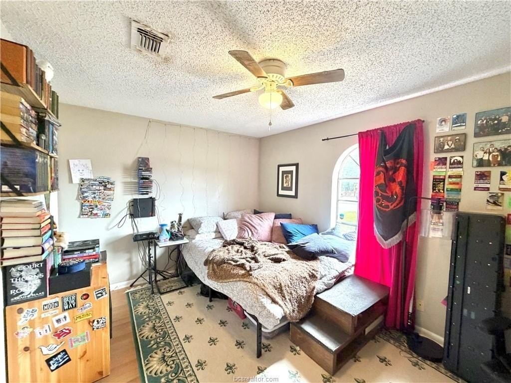 1531 Hillside Dr - Photo 5 of 9