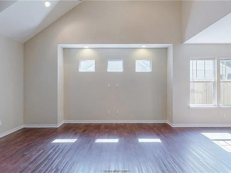 203 Sterling St #B - Photo 6 of 13