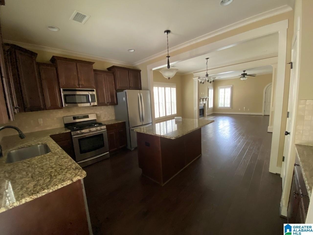 4640 Amberley Dr - Photo 3 of 7