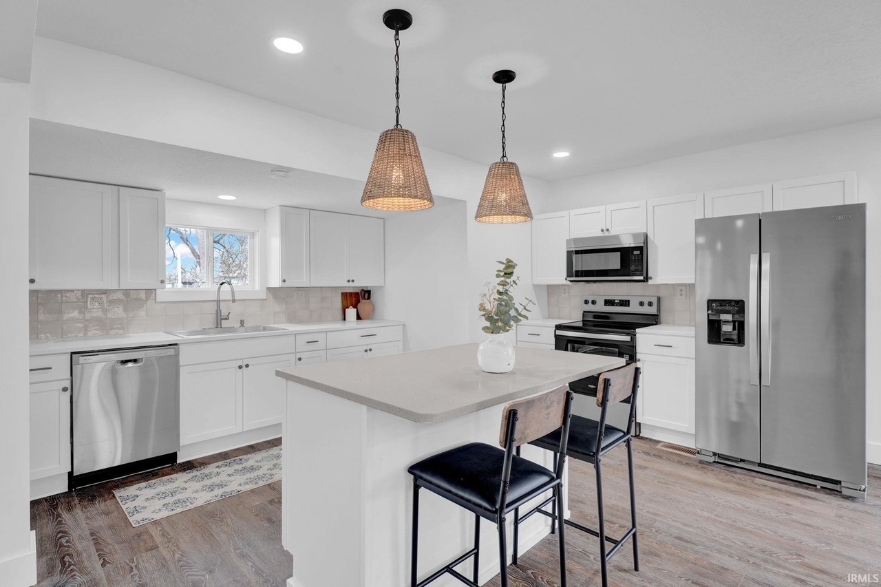 1907 11th St - Photo 6 of 21