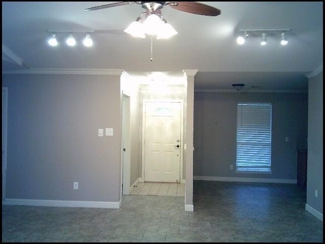 713 Elkhart Loop - Photo 2 of 17