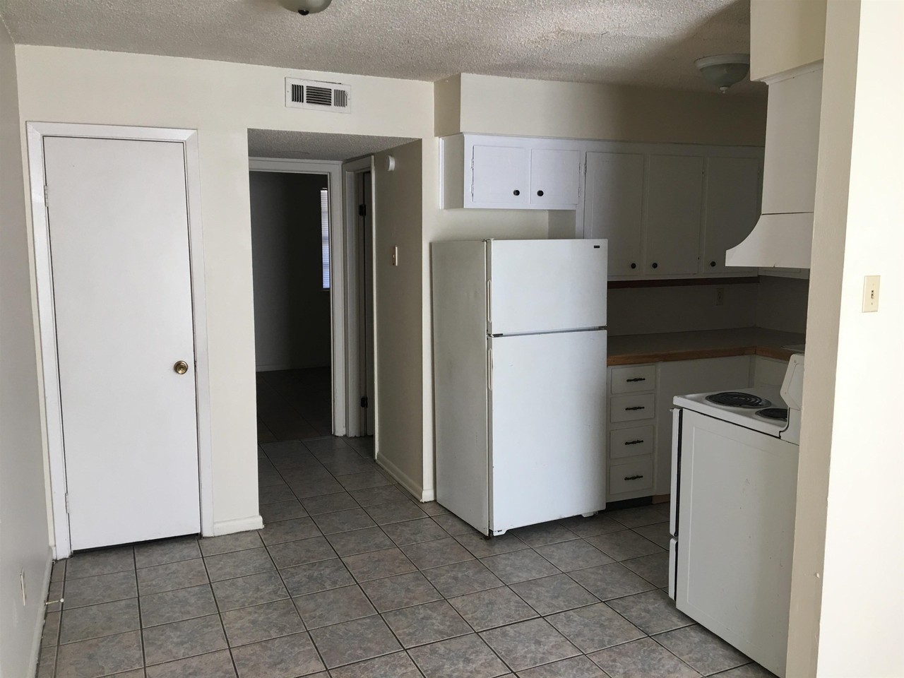 5400 Stanley Dr #3 - Photo 3 of 6