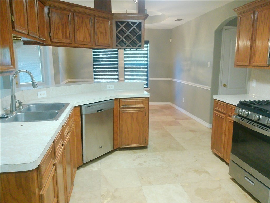 7318 Sun Valley Dr - Photo 2 of 15