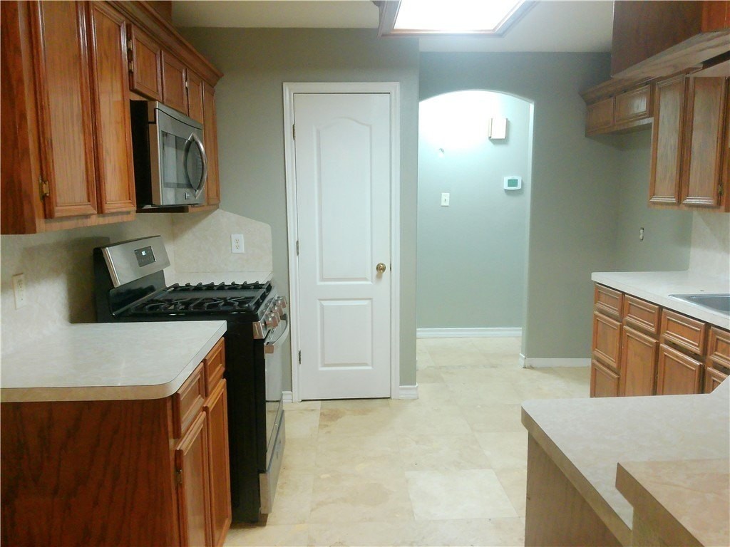 7318 Sun Valley Dr - Photo 3 of 15