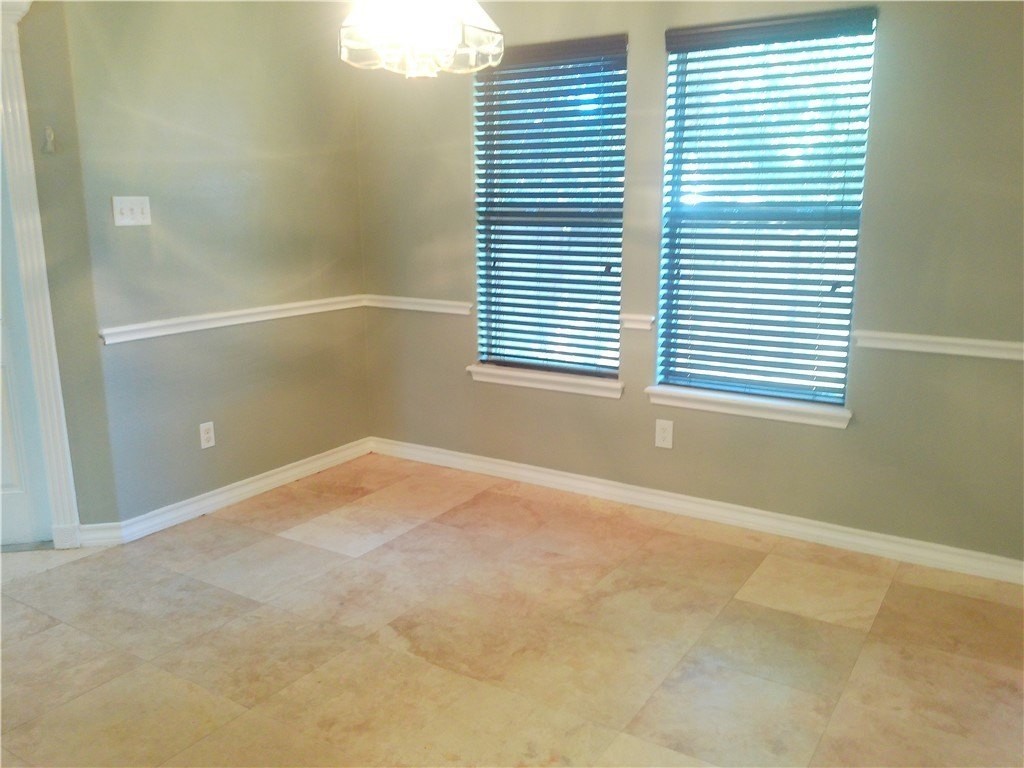 7318 Sun Valley Dr - Photo 6 of 15