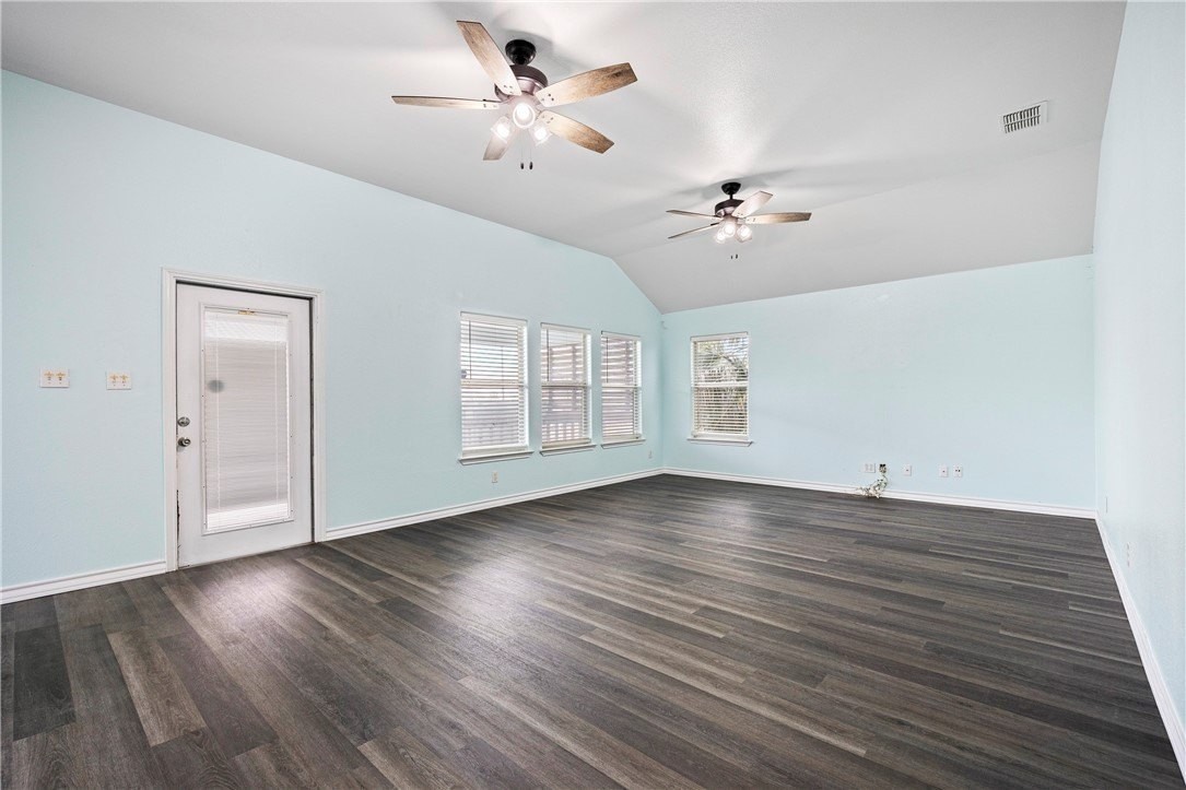 4033 Laguna Shores Rd - Photo 5 of 30