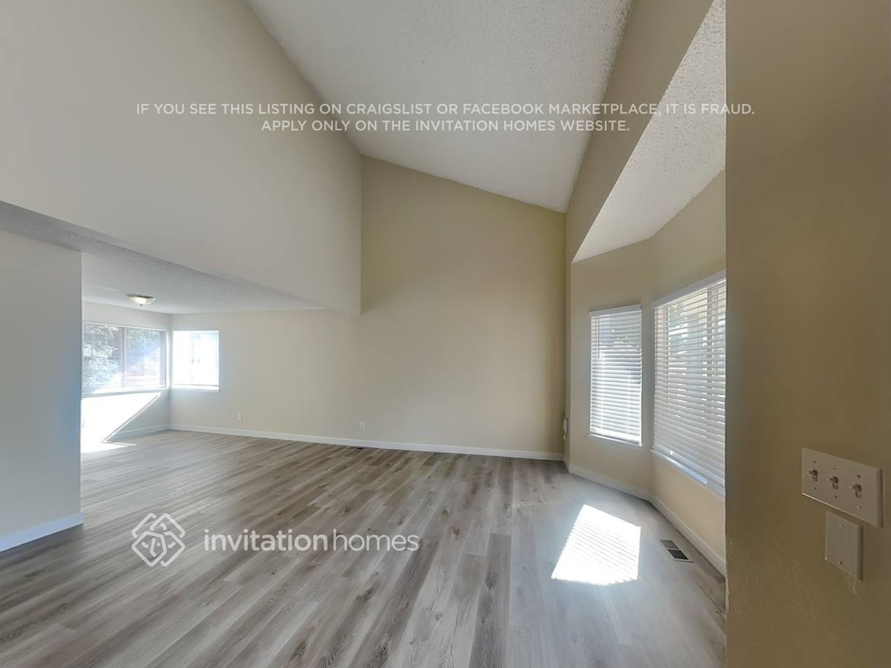 11153 W Caley Ave - Photo 7 of 24