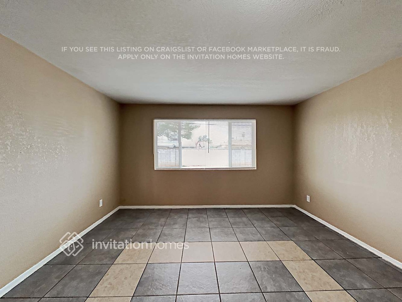 3556 W Seldon Ln - Photo 4 of 20