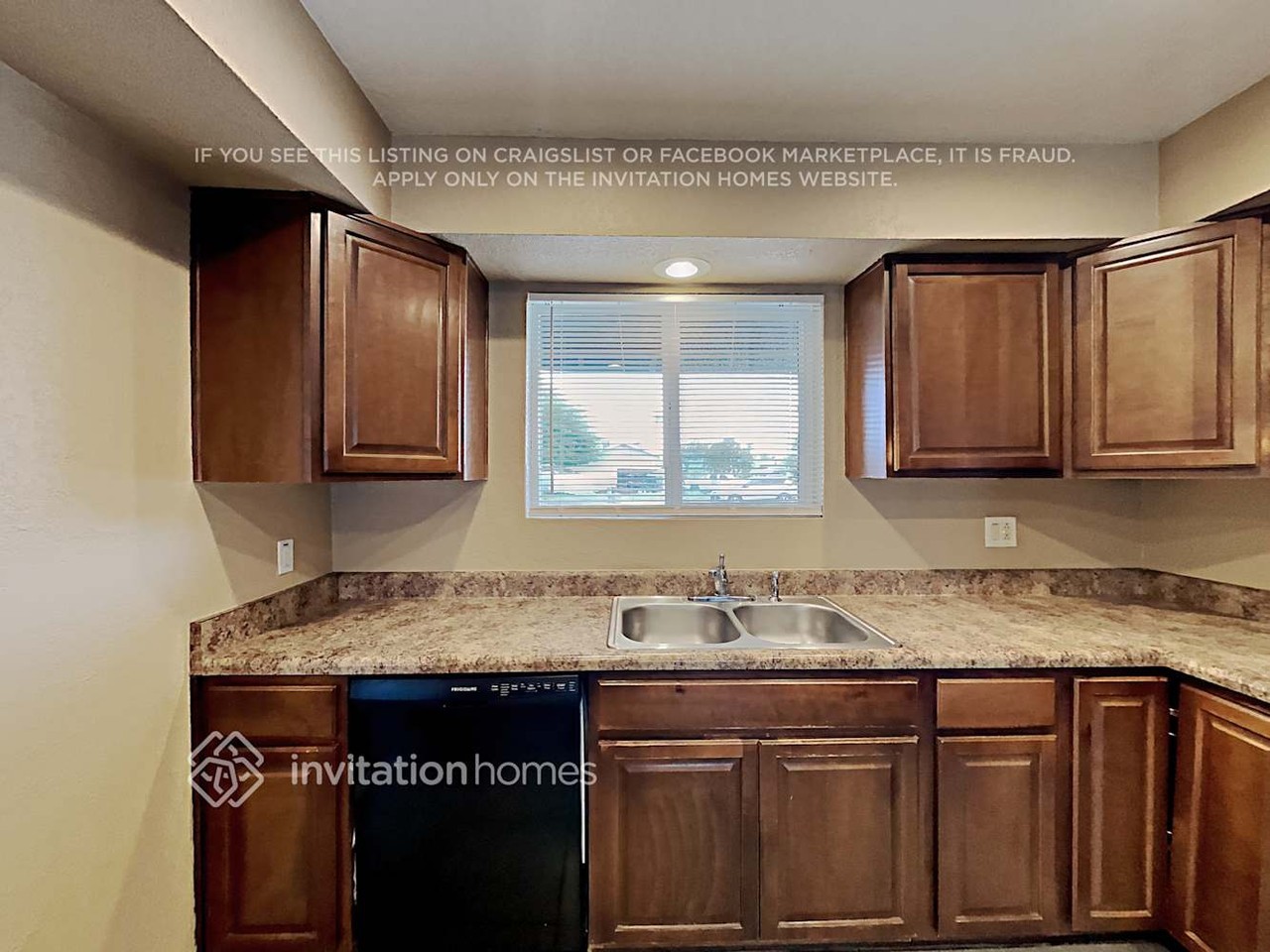 3556 W Seldon Ln - Photo 6 of 20