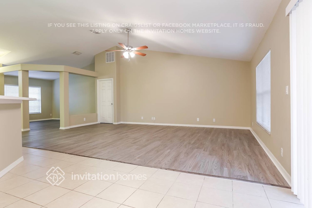 2356 Se Harrington Ave - Photo 3 of 14