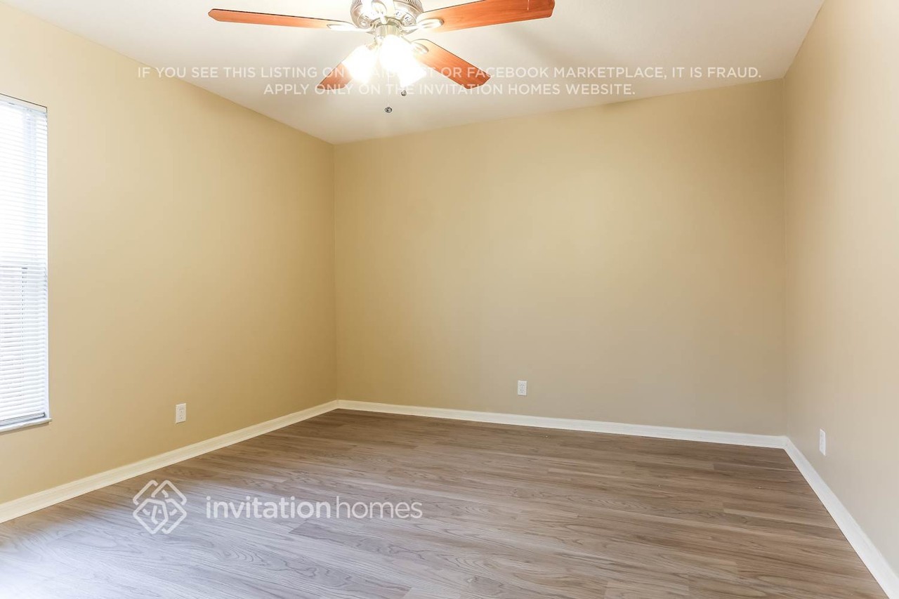 2356 Se Harrington Ave - Photo 6 of 14