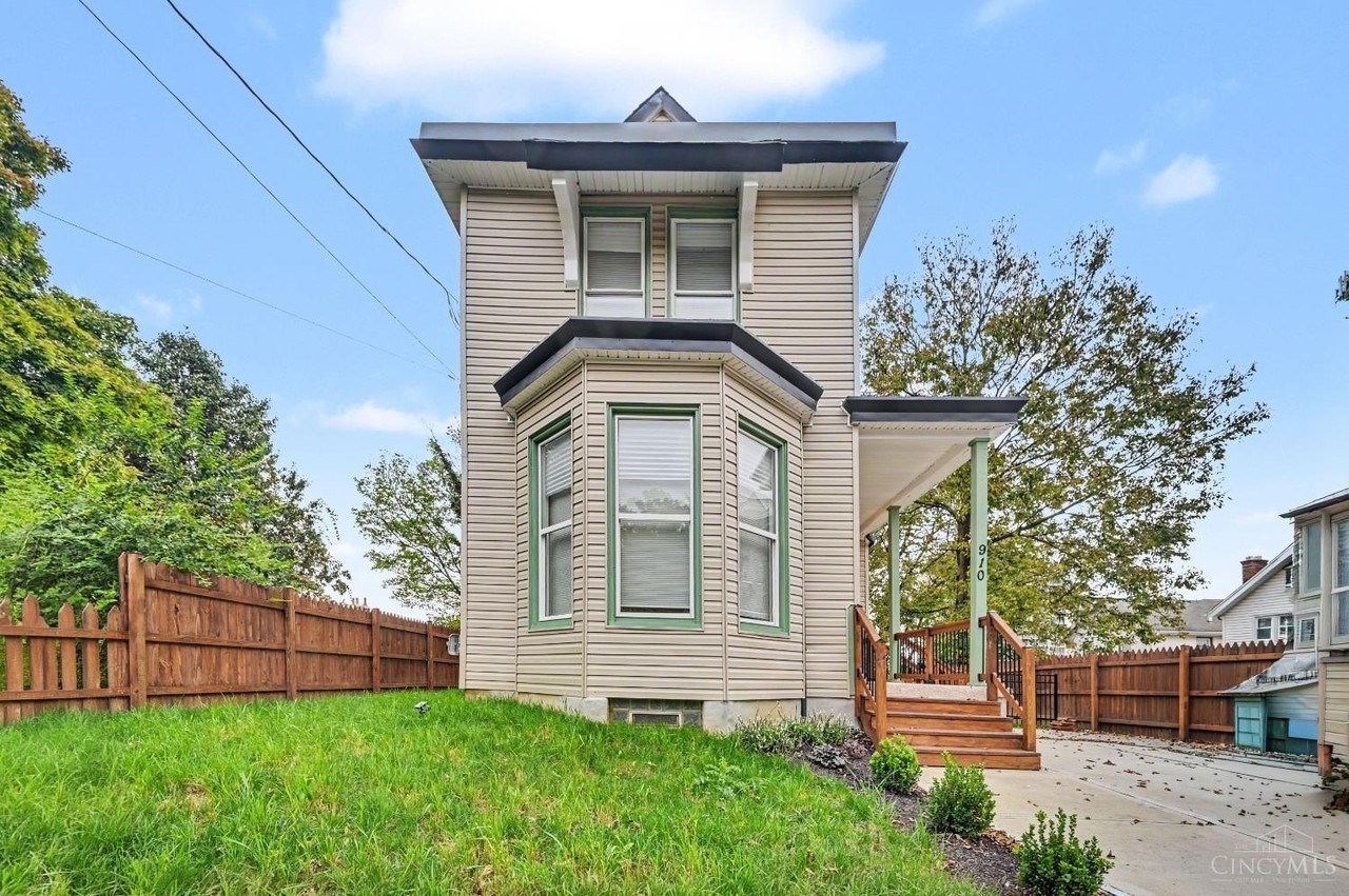 910 Summit Ave - Photo 2 of 27