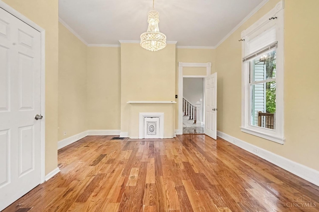910 Summit Ave - Photo 5 of 27