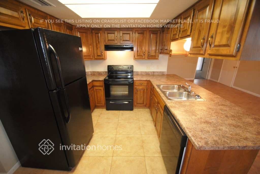 1531 E Hilton Ave - Photo 4 of 12