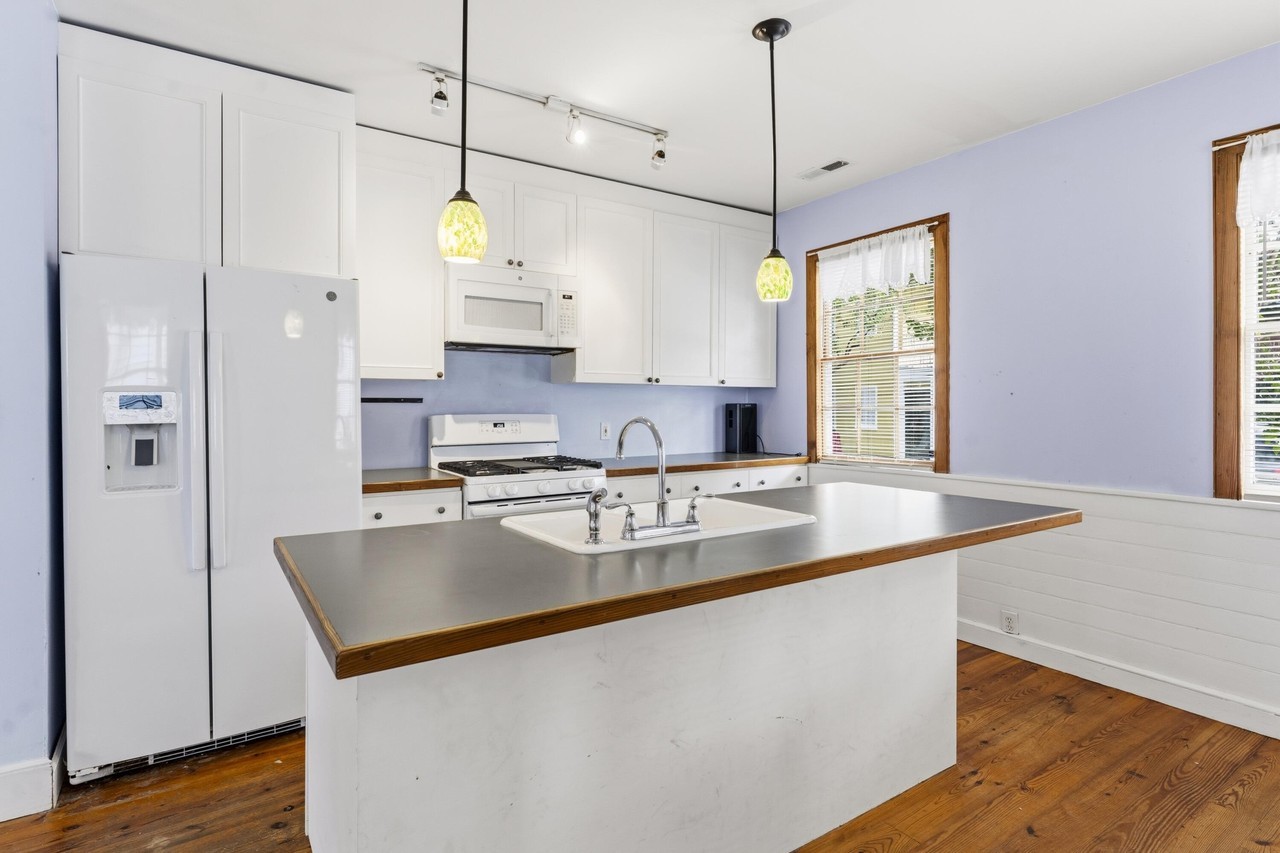 4 Bogard St - Photo 3 of 25