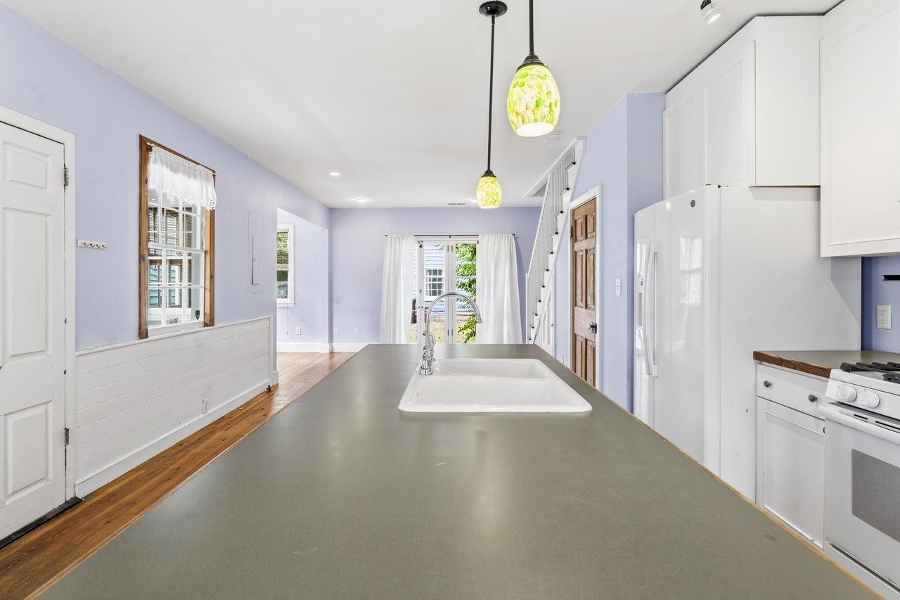4 Bogard St - Photo 5 of 25