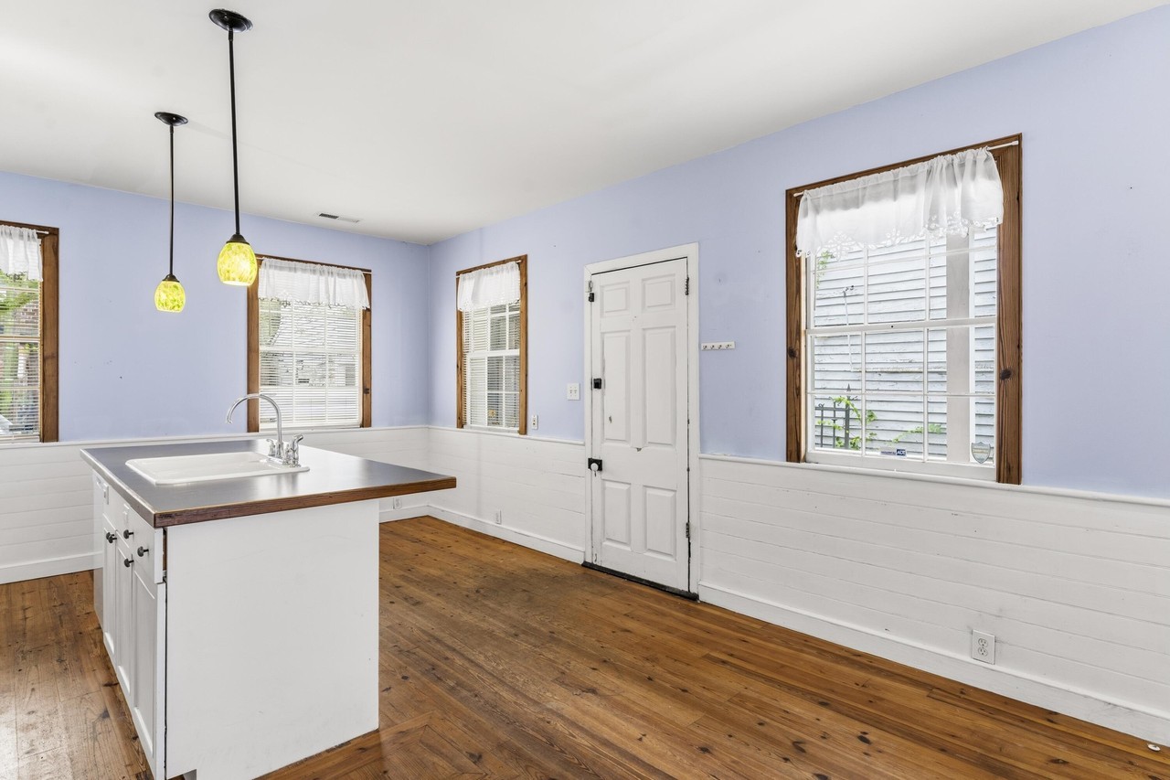 4 Bogard St - Photo 6 of 25