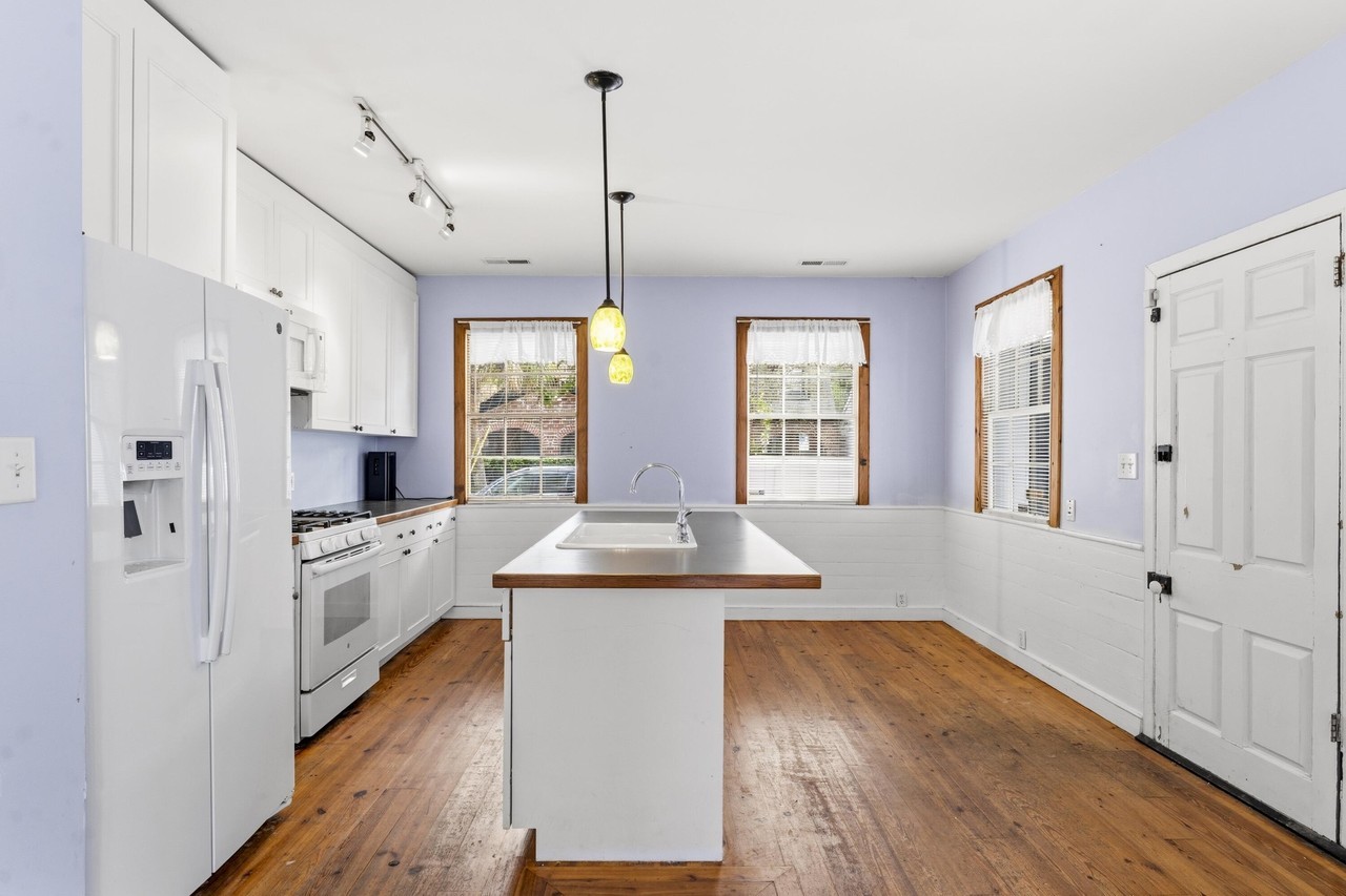 4 Bogard St - Photo 7 of 25