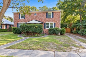 featured image of 3 Fenwick Dr #B
