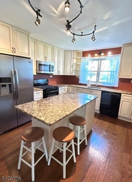 128 Norwood Ave - Photo 6 of 12