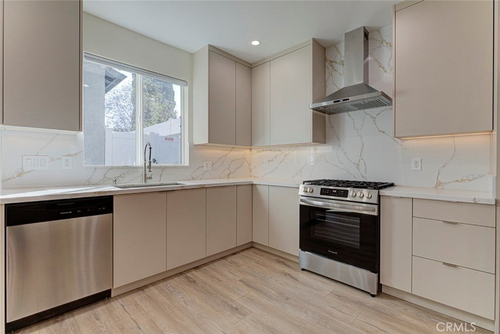 15503 Labrador St - Photo 5 of 12