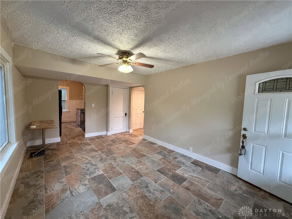 912 Lafayette Ave - Photo 4 of 30