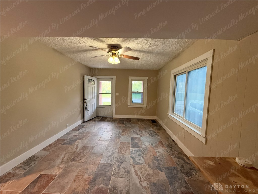 912 Lafayette Ave - Photo 5 of 30