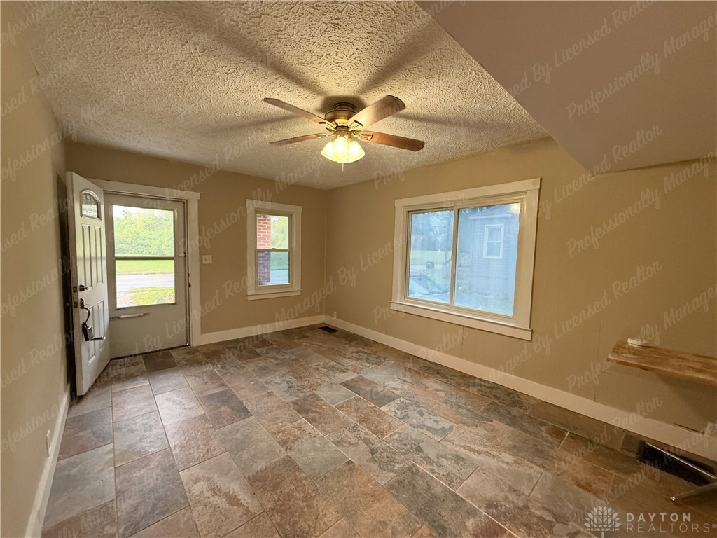 912 Lafayette Ave - Photo 6 of 30