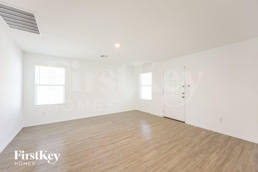 2408 Lake Hls - Photo 4 of 19