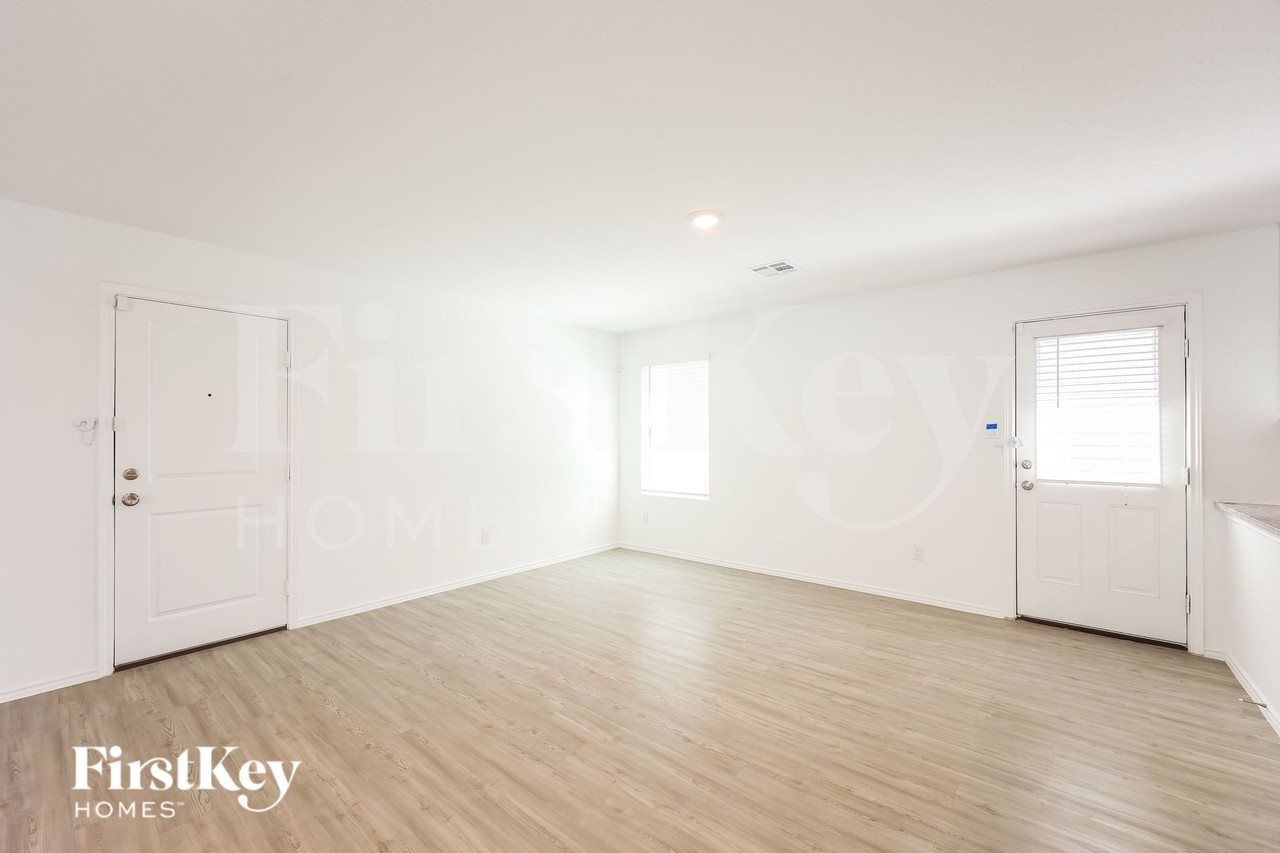 2408 Lake Hls - Photo 6 of 19