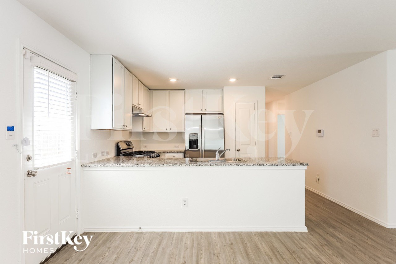 2408 Lake Hls - Photo 7 of 19