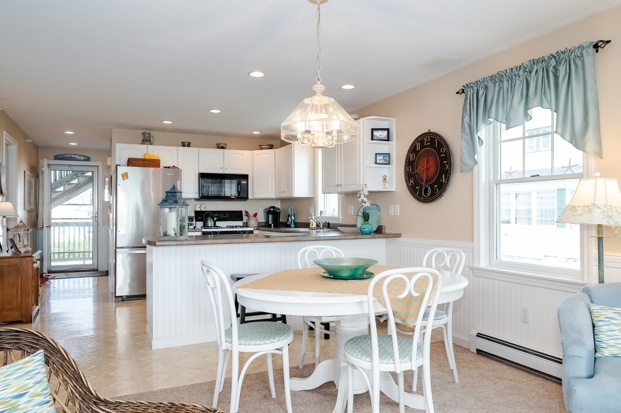 790 York St Apt 3 - Photo 4 of 50