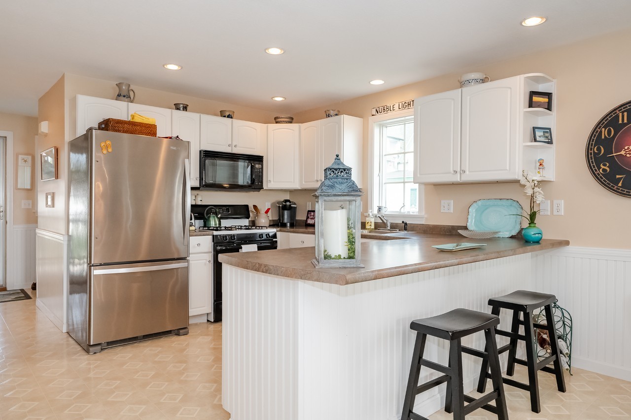 790 York St Apt 3 - Photo 5 of 50