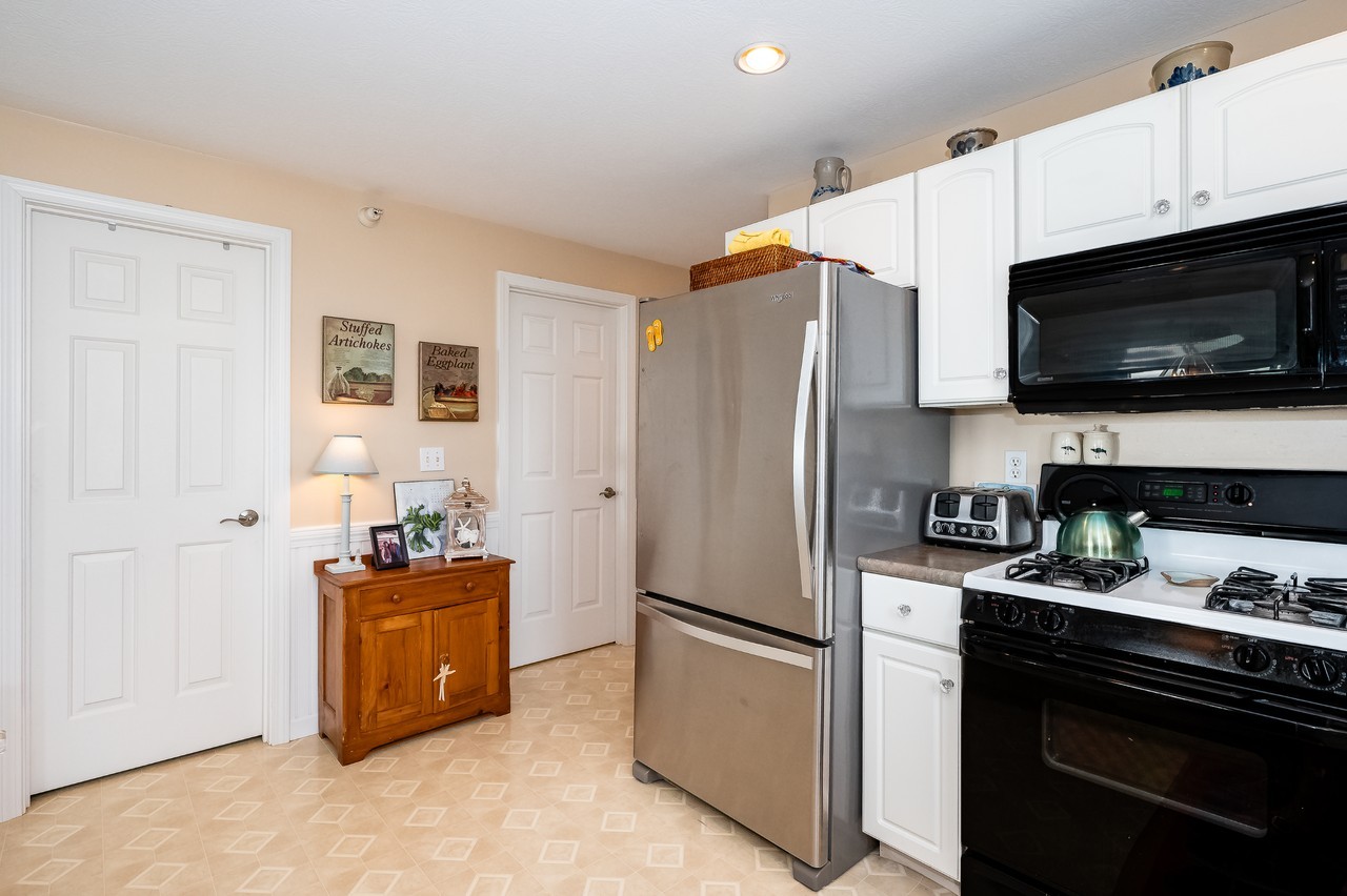790 York St Apt 3 - Photo 7 of 50